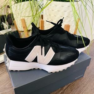 New Balance 327, black and white